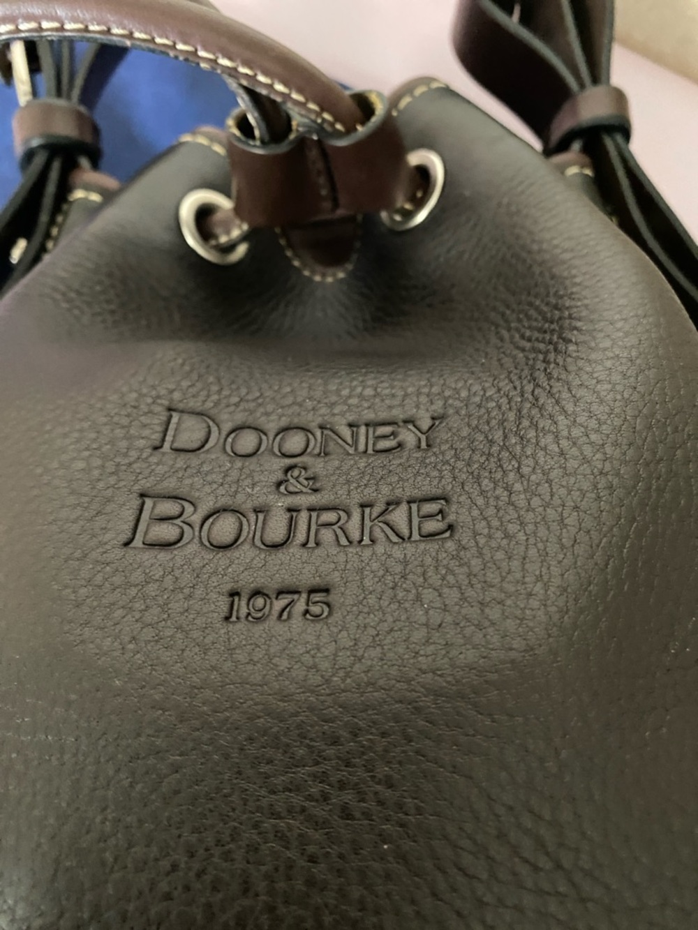 Dooney & Bourke Brown Leather Drawstring Shoulder Bag 🤎🩶 - Picture 2 of 13